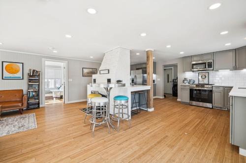 Riverside Getaway Newly Renovated WasherDryer