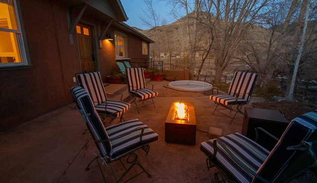 Riverside Hacienda Downtown Salida! Hot tub 0251