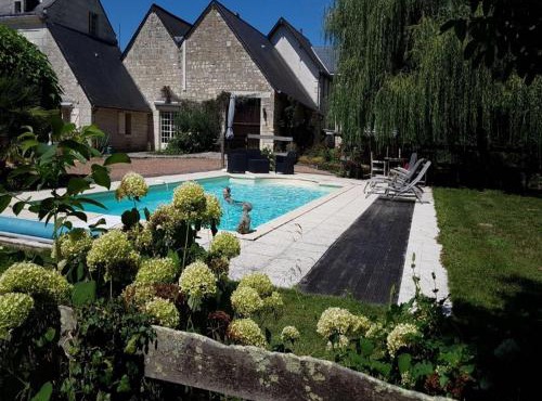 Riverside Hideaway in Cinais