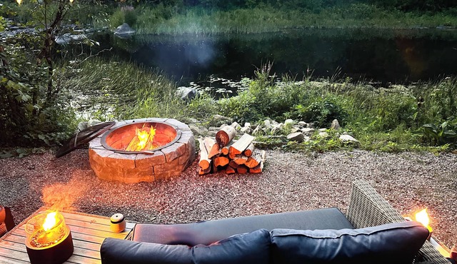 Riverside Hideaway. Private rejuvenation retreat on the water!
