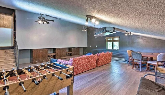 Riverside Hideout: 3 Mi to Downtown Cedar Falls!