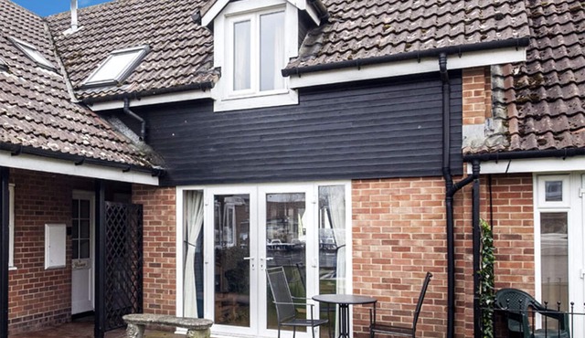 Riverside Holiday Cottage Nr The Iconic Wroxham Bridge. 2-Bedroom Pet-Friendly