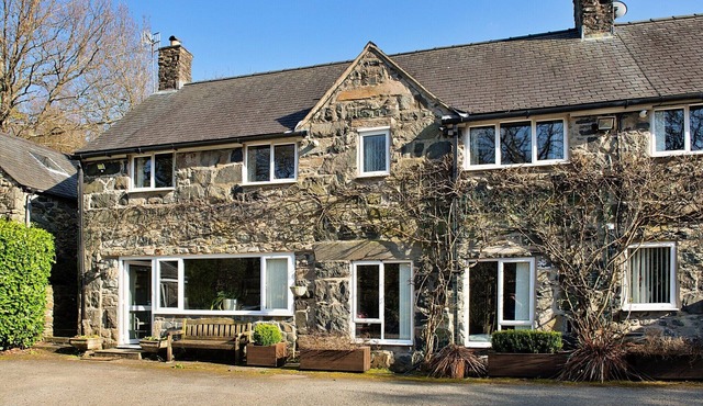 Riverside holiday home in Dolgellau, No Deposit