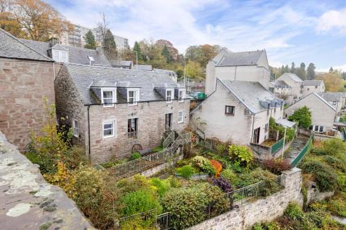 Riverside Home In Perth