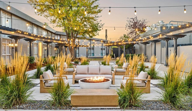 Riverside Hotel & Conference Center