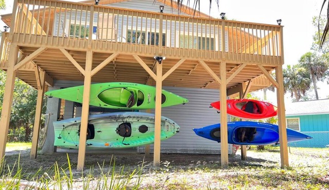 Riverside house 6-kayaks manatees bikes fire pit