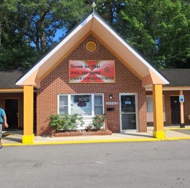 Riverside inn motel