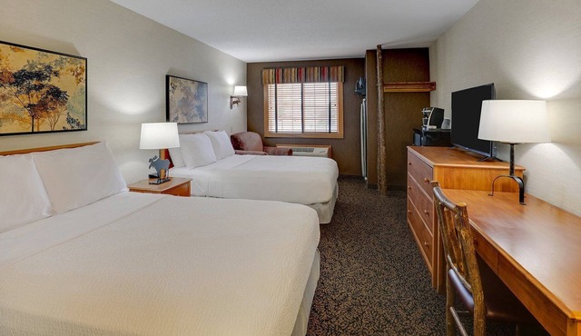 Riverside Lodge-like Stays, Deluxe King, Stoney Creek Quincy, Parking