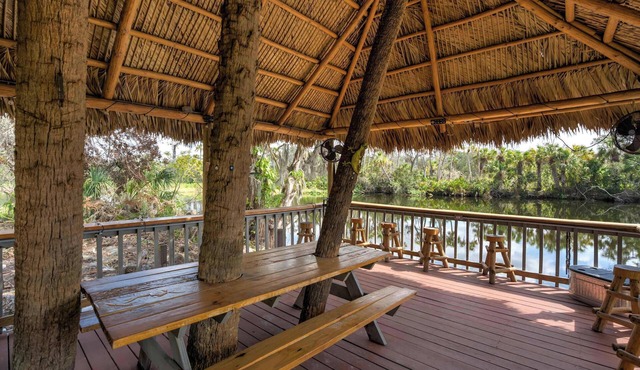 Riverside Luau! Tiki Hut, Fire Pit & Outdoor Fun