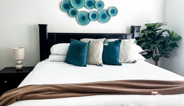 Riverside Luxurious Condo Close To Five Points & Downtown!!