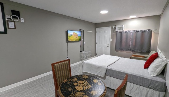 Riverside Motel & Suites