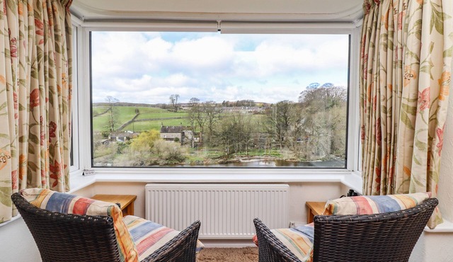 RIVERSIDE, pet friendly, with open fire in Grassington