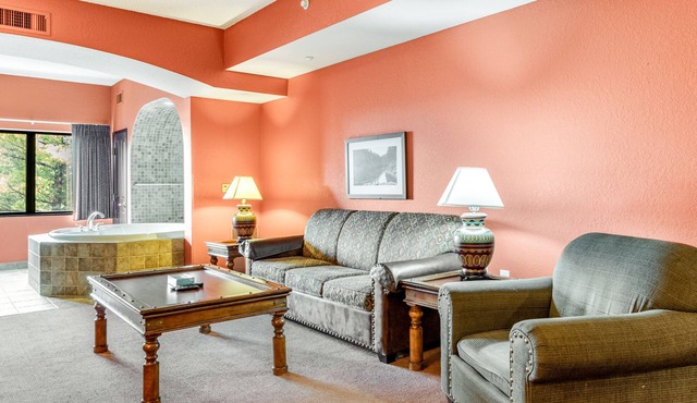 Riverside resort condo with on-site golf, dining