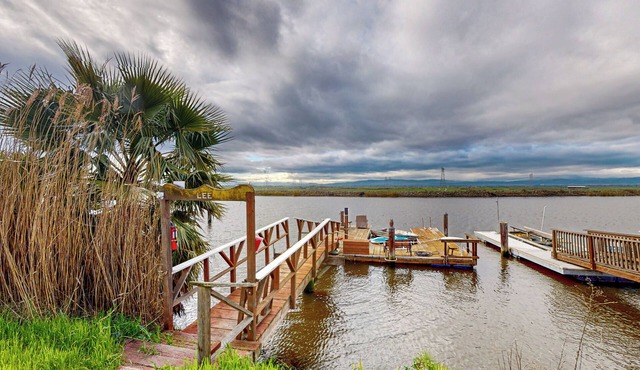Riverside Retreat in Bethel Island: Fish & Boat!
