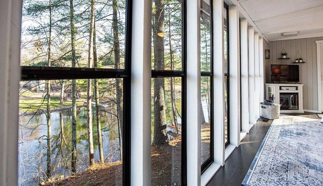 Riverside Retreat- A small cabin for big memories!