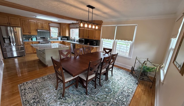 RIVERSIDE RETREAT - an outdoor enthusiasts and bikers DREAM Location!