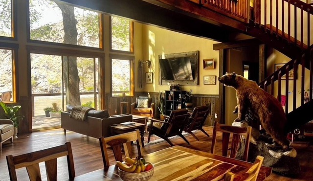 Riverside retreat at Rita Rapids Lodge