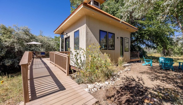 Riverside Retreat Aztec -Tiny Home on the Animas River. 30 minutes to Durango!
