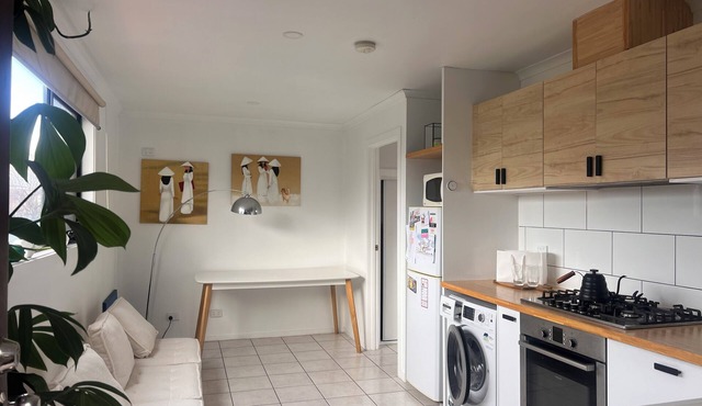 Riverside Retreat, Close to City & Highpoint Shopping Center