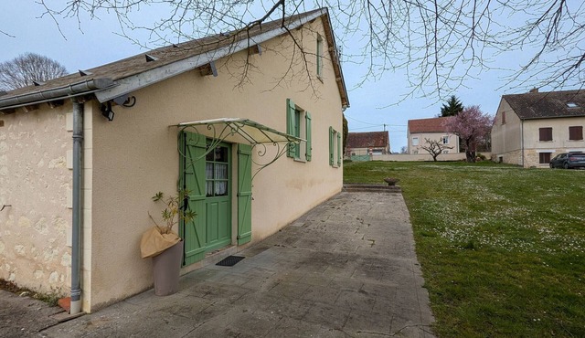 Riverside Retreat: Cozy Cottage with Terrace, Close to Nature Park & Thermal Spa