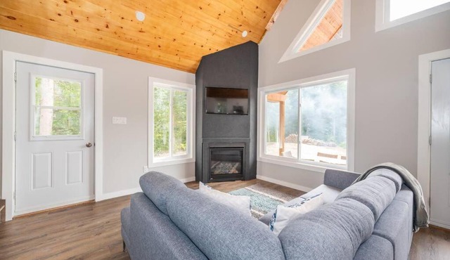 Riverside Retreat: Maazah Cottage