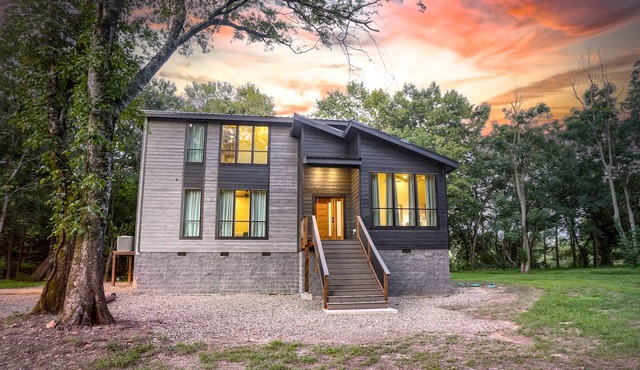 Riverside Retreat near Broken Bow - Hot Tub, Riverfront, Sleeps 14