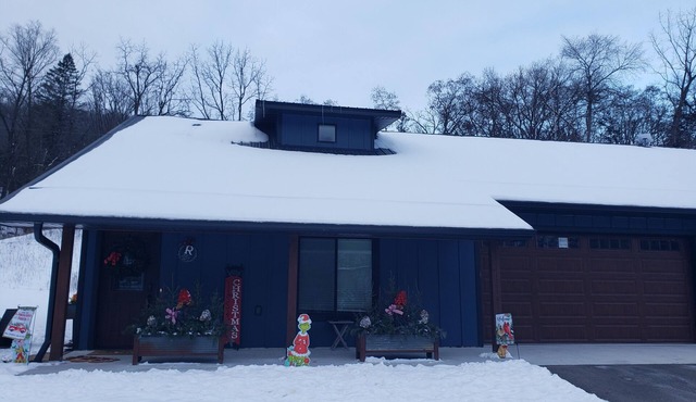 Riverside Retreat Near Town w Sauna, sleeps 8, Views & Abundant Activities!