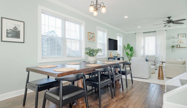 Riverside Retreat ~ Near Annapolis & USNA ~ Home Theatre, Bar & Beach Access