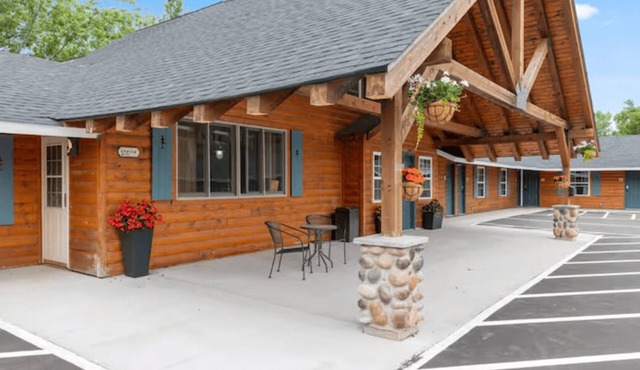 Riverside Retreat | Pets OK! | WiFi | Fishing