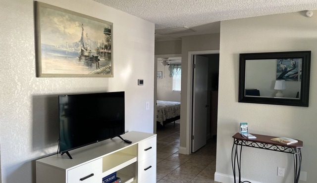 ❤️❤️RIVERSIDE RETREAT RIVERWALK FISHING🐠🐟HISTORIC DOWNTOWN-PETS WELCOME🐈🐩