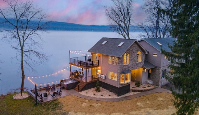 Riverside Retreat Sleeps 20