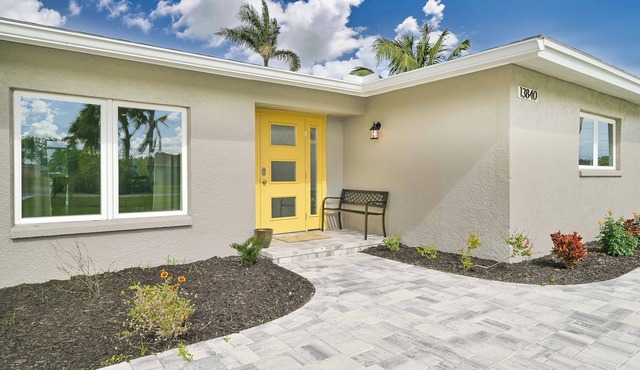 Riverside Retreat, "Views to Live By"-Pool & Riverside