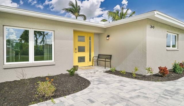 Riverside Retreat, "Views to Live By"-Pool & Riverside