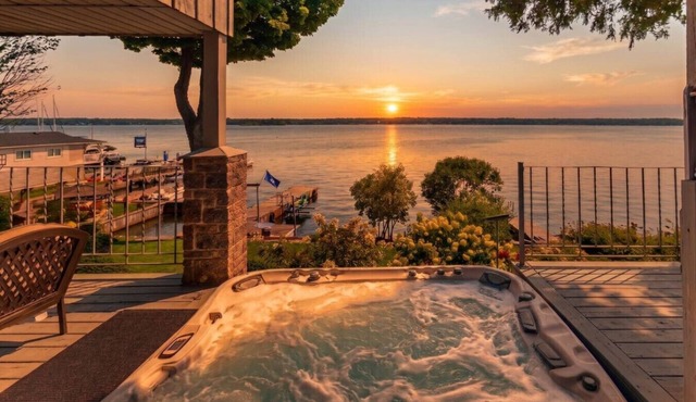 Riverside Retreat | Waterfront w/Private Hot Tub