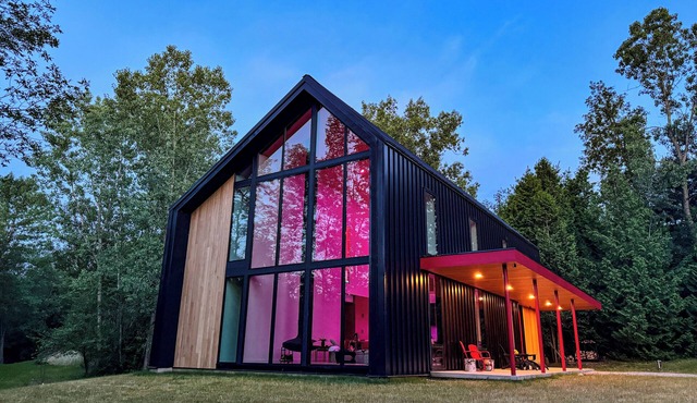 Riverside Retreat: Where Nature & Luxury Meet