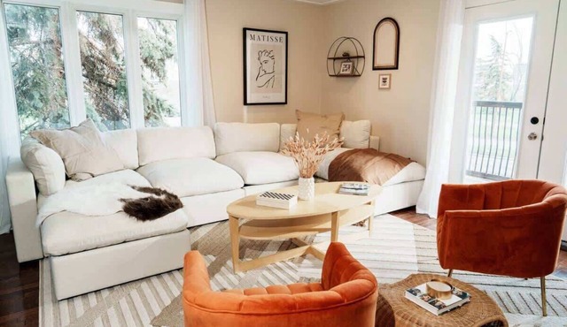 Riverside Retreat with Hot Tub