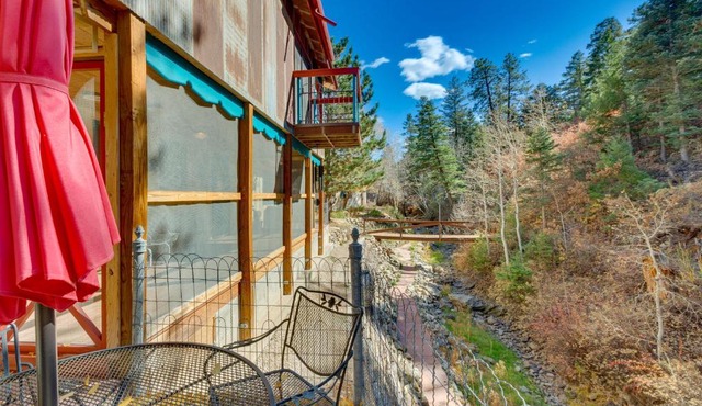 Riverside Retreat with Screened Porch 6 Mi to Taos!