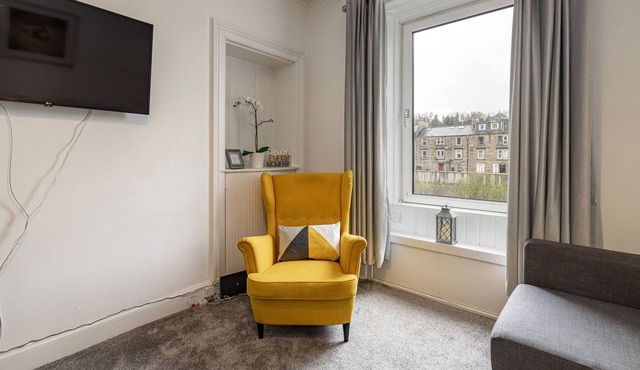 Riverside - sleeps 6 guests in 2 bedrooms