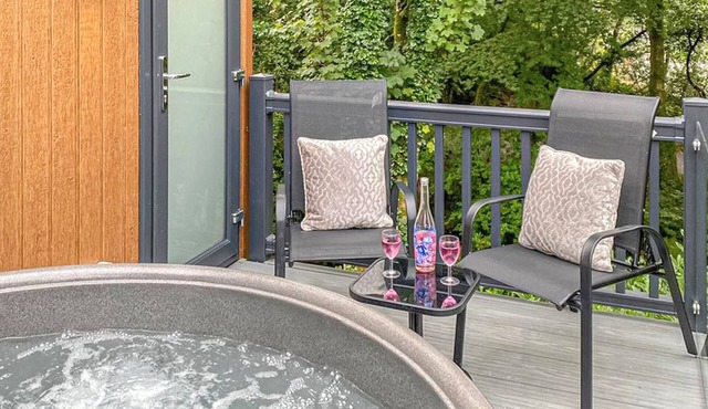 Riverside Studio Pod HT