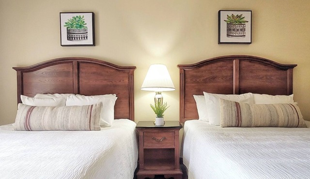 Riverside Suite Escape! 3 Cozy Units w/Pool, Spa & Dining Access | Free Parking