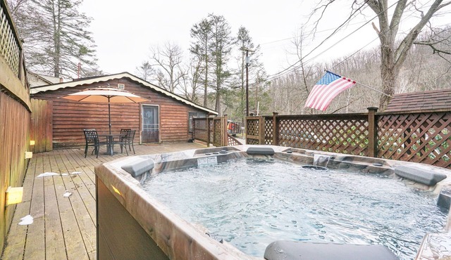 Riverside Suite*HotTub*WiFi*Steps to the River
