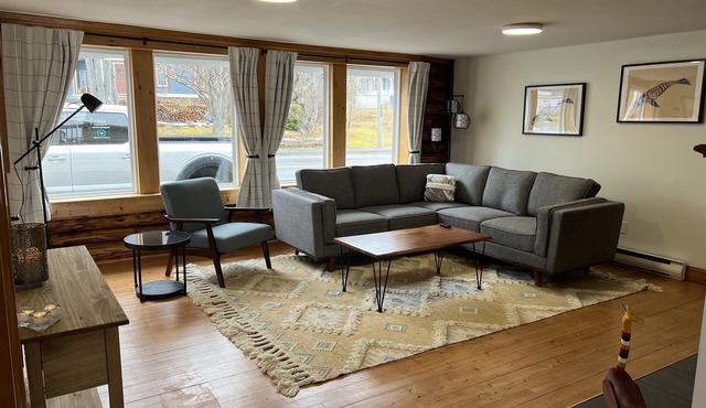 Riverside Sunrise Cabin Well appointed, family & pet friendly cabin on the river