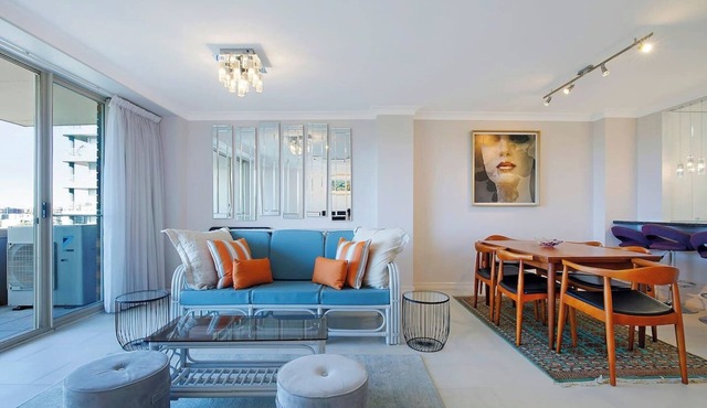 Riverside Terrace Inner city Retro chic with Pool