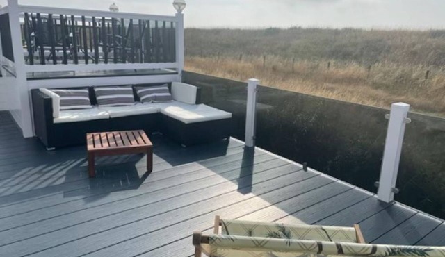 Riverside terrace - Overlooking the nature reserve