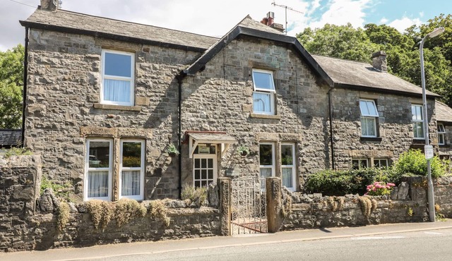 RIVERSIDE VIEW, pet friendly, with a garden in Cark In Cartmel