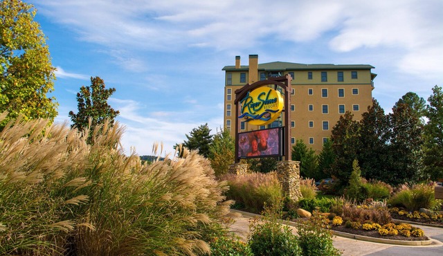 Riverstone 3BR condo, 5 min-Ripken/Dollywood/LeConte,Golf View, Indoor Pool,WiFi