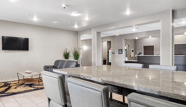 Riverstone Suites - Chippewa Falls