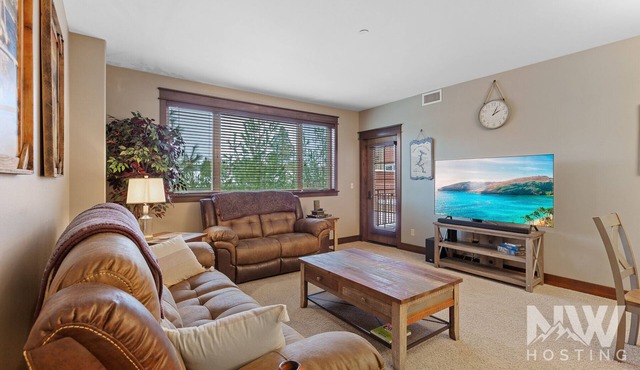 Riverstone Village—2nd Floor Condo, Elegantly Furnished Retreat with a Modern Kitchen!