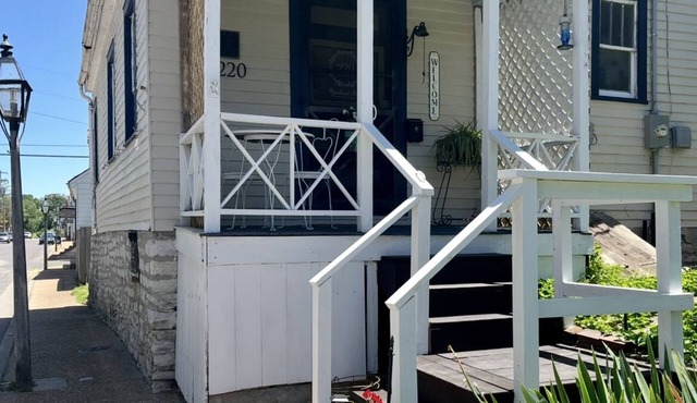 ⚜️Rivertown Retreat⚜️ Lewis & Clark stayed here. King bed.nSleeps 4