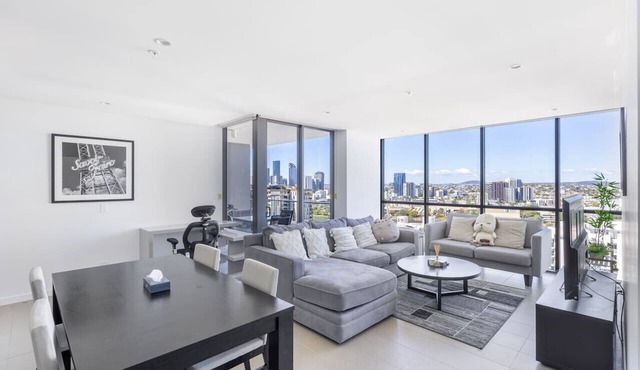 Riverview 3Beds | 2 Carparks | 1Min to Train&Cafe